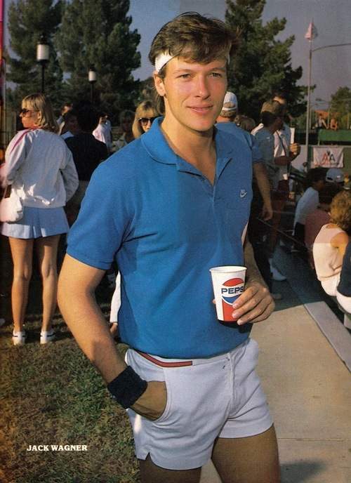 Khó tin đàn ông thập niên 70 đã từng mặc quần 5cm siêu gợi cảm 6