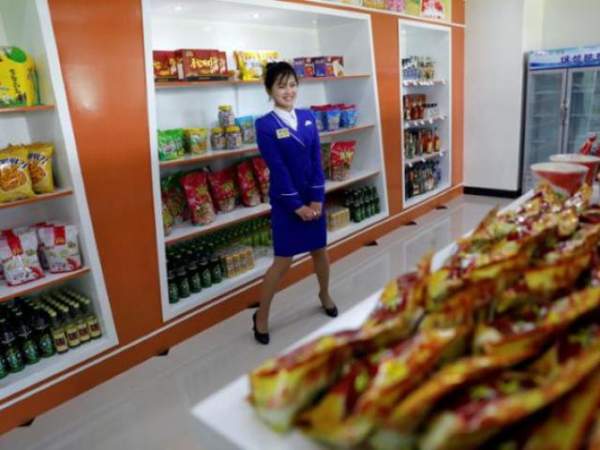 Giá xăng tăng chóng mặt: Thách thức với Kim Jong-un? 4