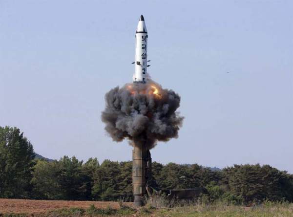 Muốn bắn tới Mỹ, tên lửa hạt nhân Triều Tiên phải nhờ TQ? 4