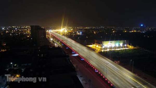 Cầu vượt gần 3.000 tỷ đồng tại Hà Nội lung linh về đêm 10