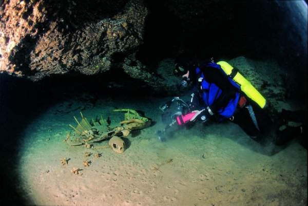 Tận thấy nghĩa địa rùa trong hang động bí ẩn dưới đáy biển 3