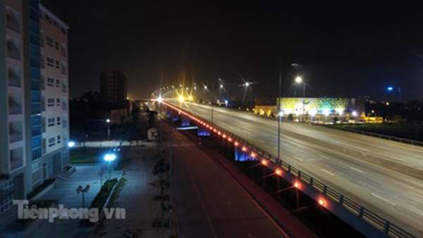 Cầu vượt gần 3.000 tỷ đồng tại Hà Nội lung linh về đêm 8