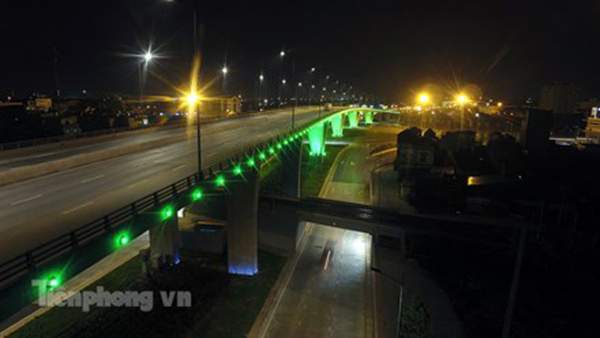 Cầu vượt gần 3.000 tỷ đồng tại Hà Nội lung linh về đêm 11