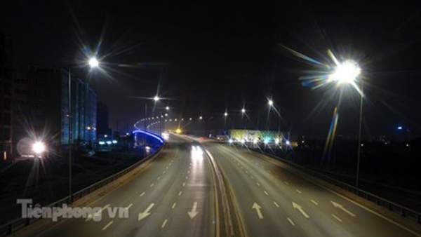 Cầu vượt gần 3.000 tỷ đồng tại Hà Nội lung linh về đêm 9