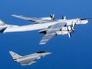 Chiến đấu cơ Anh chặn máy bay Nga xâm phạm không phận 2
