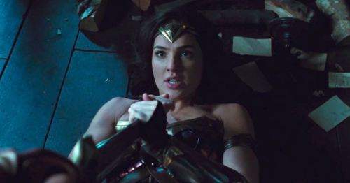 "Vỡ kế hoạch", Wonder Woman tìm mọi cách che giấu bụng bầu 5