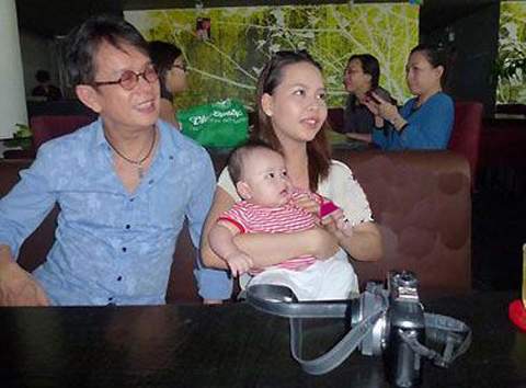 Những cô vợ "đáng tuổi cháu" của sao Việt ngay càng gợi cảm sau khi sinh 5