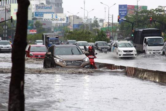 Dân kể khổ vì ngập với Bí thư Nguyễn Thiện Nhân 2