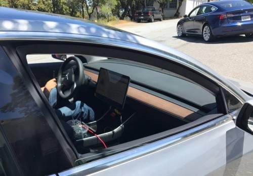 Lộ nội thất Tesla Model 3 khiến nhiều người ngỡ ngàng 2