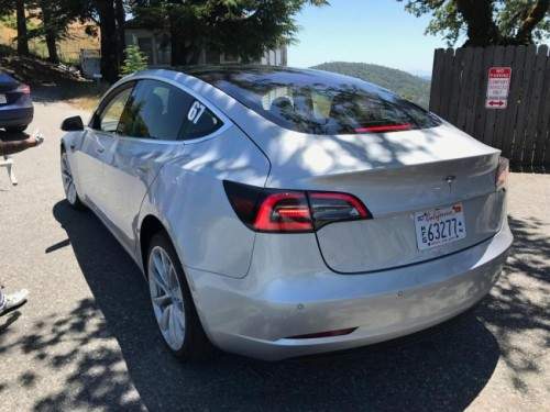 Lộ nội thất Tesla Model 3 khiến nhiều người ngỡ ngàng 3