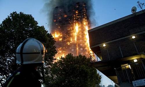 Người mẹ ném con từ tầng cao khỏi vụ cháy London 2