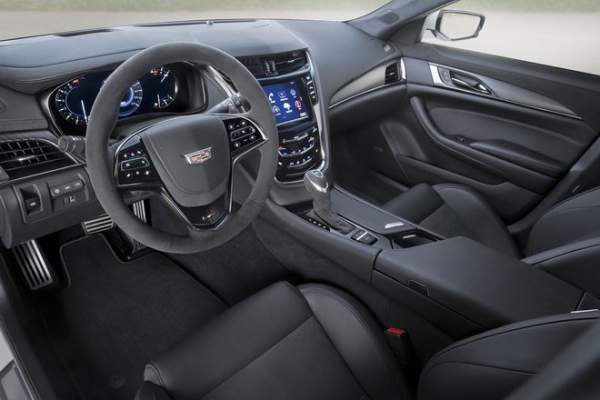 Cadillac CTS-V Carbon Black Edition có giá 3 tỷ đồng 2