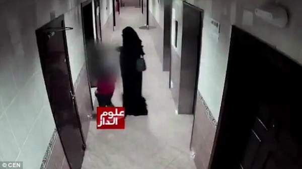 UAE: Giả gái, bắt cóc bé trai 12 tuổi rồi hãm hại 2