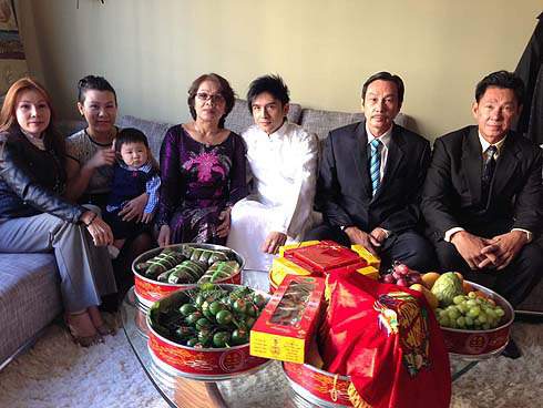 Bố mẹ Lam Trường, Hà Tăng nuôi con thành danh từ xe bánh mì, nước mía 7