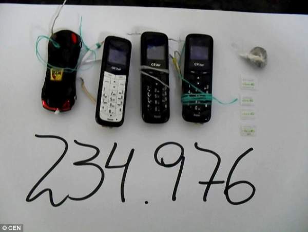 Brazil: Moi trong ổ bụng tù nhân ra... 10 cái điện thoại 2