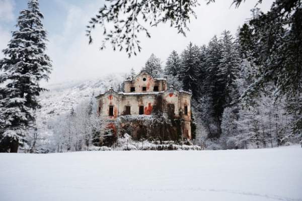 Câu chuyện đau lòng đằng sau biệt thự xinh đẹp bị bỏ hoang ở Ý 10