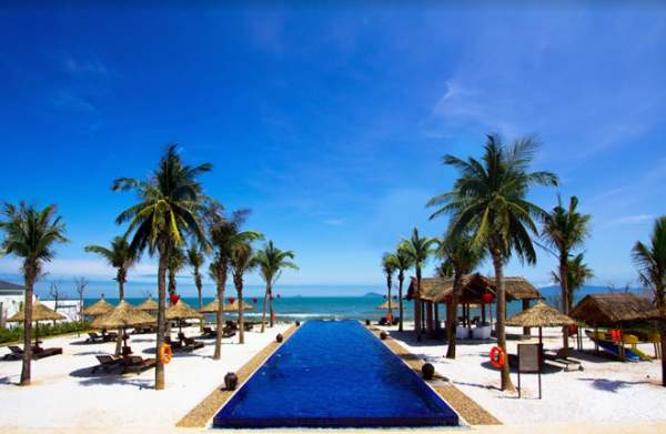Theo chân Á hậu Thùy Dung trải nghiệm mùa hè tại Sunrise Premium Resort & Spa Hội An.