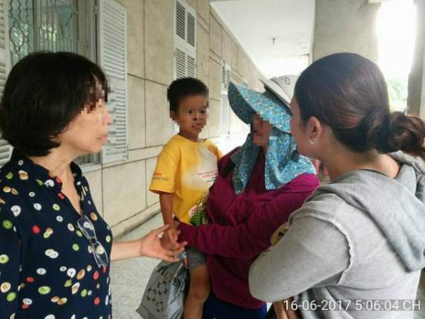 Tâm sự thắt lòng người mẹ bỏ rơi 2 con nhỏ ở Sài Gòn 3