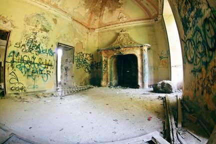 Câu chuyện đau lòng đằng sau biệt thự xinh đẹp bị bỏ hoang ở Ý 4