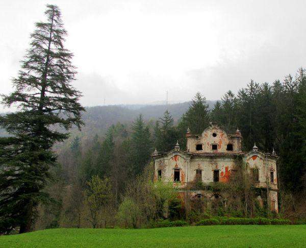 Câu chuyện đau lòng đằng sau biệt thự xinh đẹp bị bỏ hoang ở Ý 12