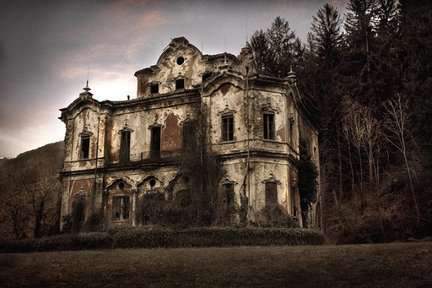 Câu chuyện đau lòng đằng sau biệt thự xinh đẹp bị bỏ hoang ở Ý 11