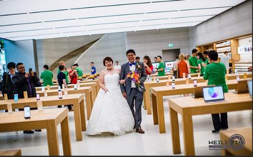 Apple Store ở Singapore biến thành… studio chụp ảnh cưới 2