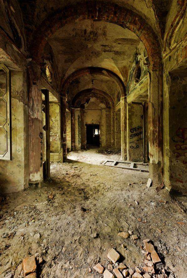 Câu chuyện đau lòng đằng sau biệt thự xinh đẹp bị bỏ hoang ở Ý 7
