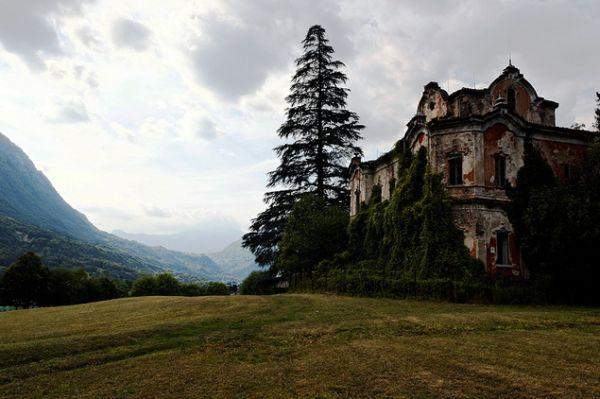 Câu chuyện đau lòng đằng sau biệt thự xinh đẹp bị bỏ hoang ở Ý 9