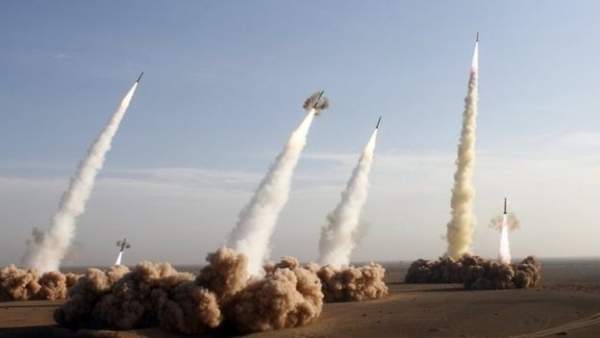 Iran bất ngờ nã tên lửa vào Syria trả thù khủng bố IS 2