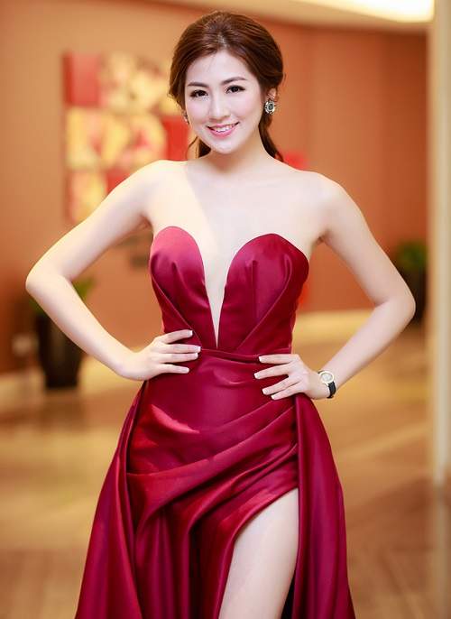 "Bạn gái Noo Phước Thịnh" dẫn đầu top 5 MC gợi cảm nhất VTV 2