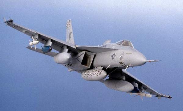 Mỹ đặt thêm 80 chiến đấu cơ cùng loại bắn hạ Su-22 Syria 2