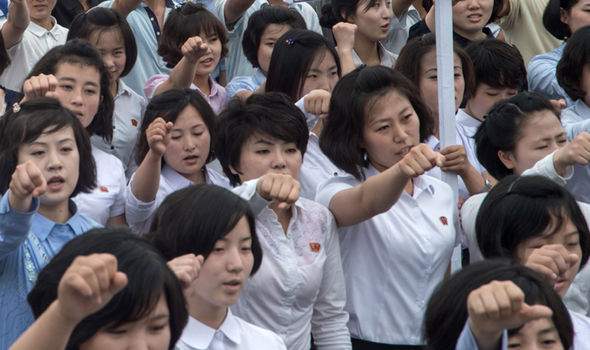 Phụ nữ Triều Tiên xuống đường, thề trả thù Mỹ
