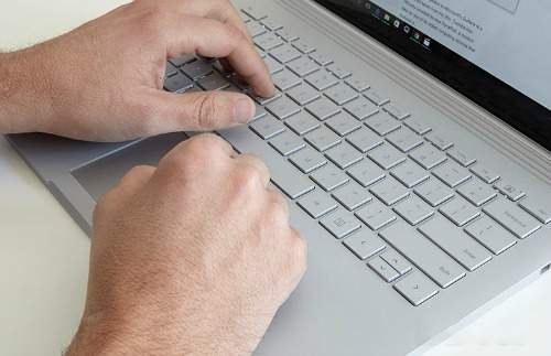 Surface Book và MacBook Pro 13,3 inch: Kẻ tám lạng, người nửa cân 4