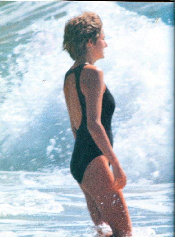 Không ngờ công nương Diana từng mặc bikini "chất chơi" đến vậy 8