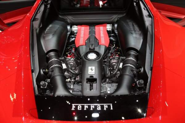 "Động cơ của năm 2017" nằm bên trong Ferrari 488 GTB 2