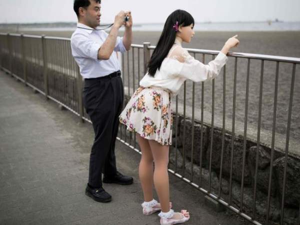 Đàn ông Nhật nghiện yêu vợ "nhựa" hơn vợ thật 3