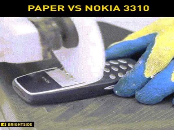 Xuất hiện Nokia 3310 chạm hình Tổng thống Trump và Putin, giá siêu đắt 3