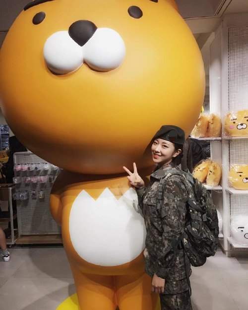Cô nàng "đẹp hơn ngôi sao" trở thành đại diện của quân đội Hàn 8
