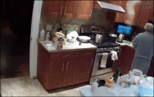 Ảnh động: Hình ảnh khó tin xảy ra trong nhà bếp 5