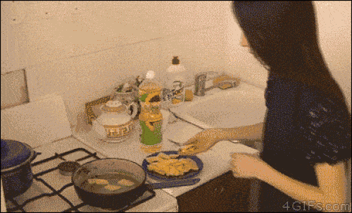 Ảnh động: Hình ảnh khó tin xảy ra trong nhà bếp