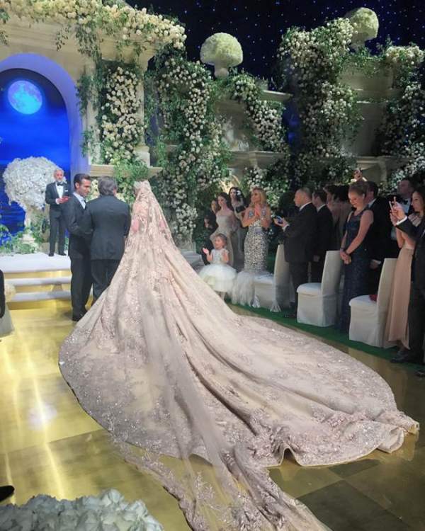 Váy cưới 227 tỷ đẹp như giấc mơ của con gái tỷ phú Nga 3