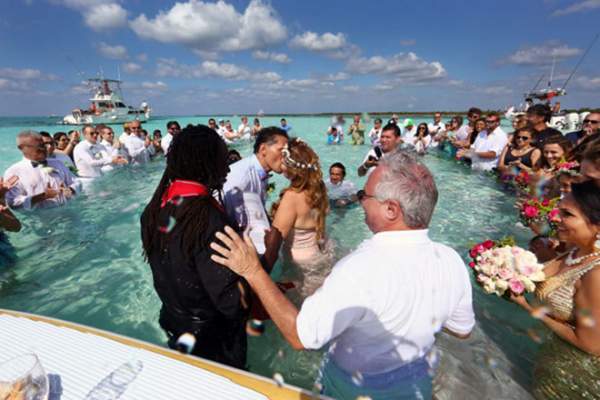 Đám cưới giữa lòng đại dương của cặp đôi đến từ Mỹ 11