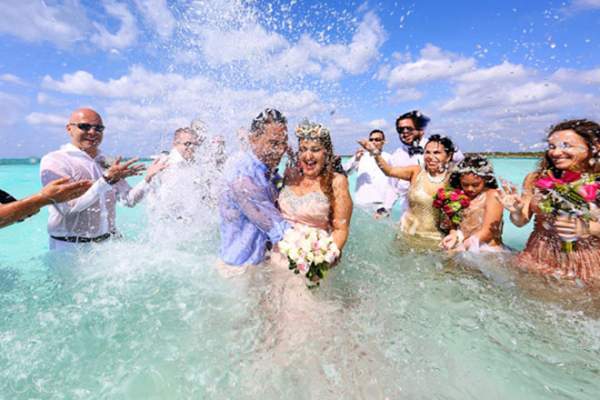Đám cưới giữa lòng đại dương của cặp đôi đến từ Mỹ 13