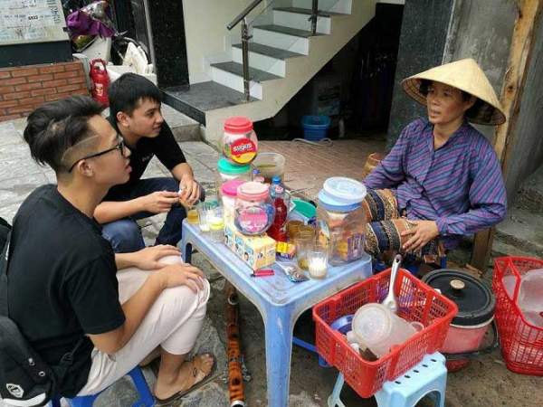 Tịch thu quán trà đá bị tố "dùng nước rửa chân để pha trà" ở HN