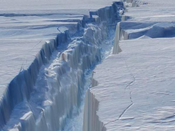 Núi băng nặng bằng 10 triệu tàu sân bay tách khỏi Nam Cực 2