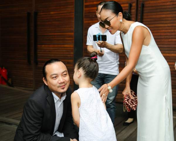 Con gái lai Tây nhà Đoan Trang hút mọi sự chú ý khi xuất hiện cùng mẹ 6