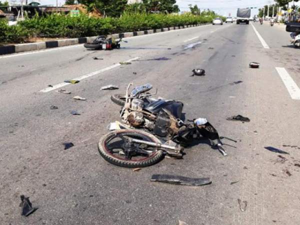 Hé lộ nguyên nhân tai nạn làm xe máy đứt đôi, 3 người chết 3