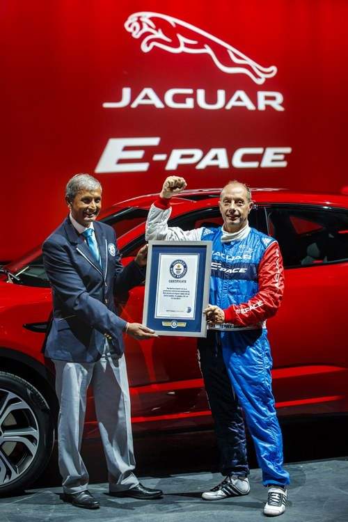 Jaguar E-Pace ra mắt bằng pha nhào lộn ngoạn mục 12