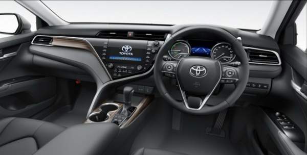 Toyota Camry 2018 giá từ 656 triệu đồng ở quê hương Nhật Bản 3