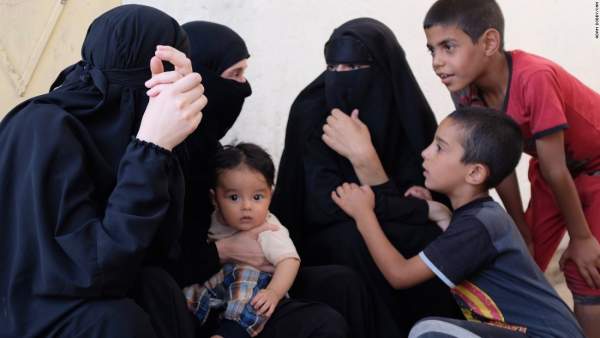 Cô dâu IS kể sự “ghê tởm” khi sống cùng chồng khủng bố